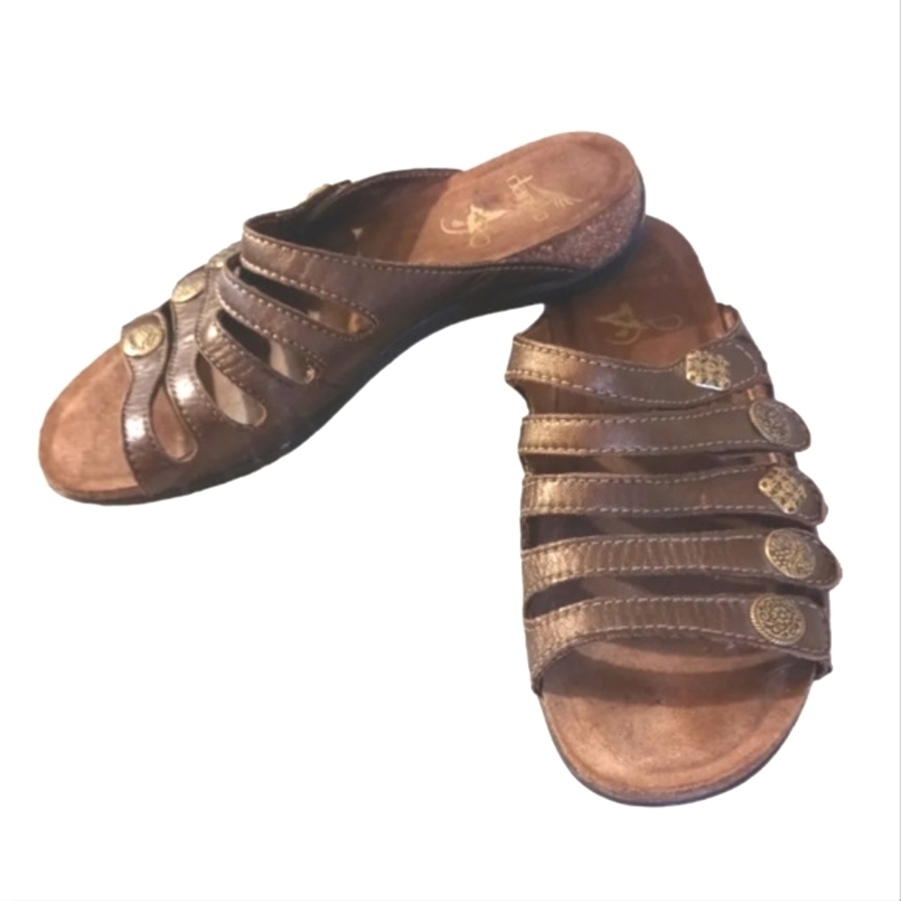 Dansko Janie Metallic Bronze Strappy Sandals with Gold Buttons 6.5-7